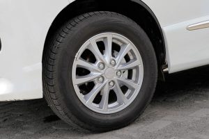 Daihatsu_Luxio_X_-09