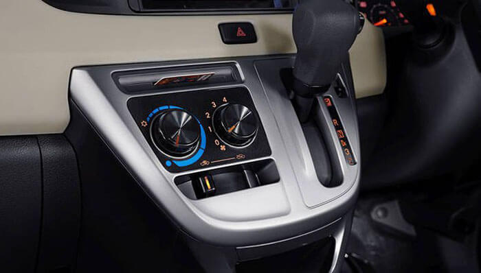 new-daihatsu-sigra-front-ac-controls