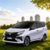 Tampilan eksterior mobil Daihatsu Sigra berwarna merah dari sudut depan.