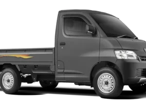 Mobil Daihatsu Gran Max berwarna abu-abu metalik terparkir di luar ruangan.