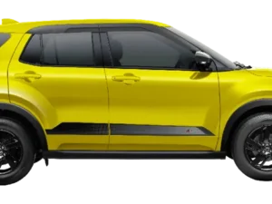 Daihatsu Rocky warna kuning cerah terparkir di luar ruangan.