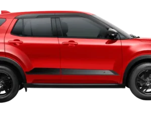 Mobil SUV Daihatsu Rocky warna merah menyala.